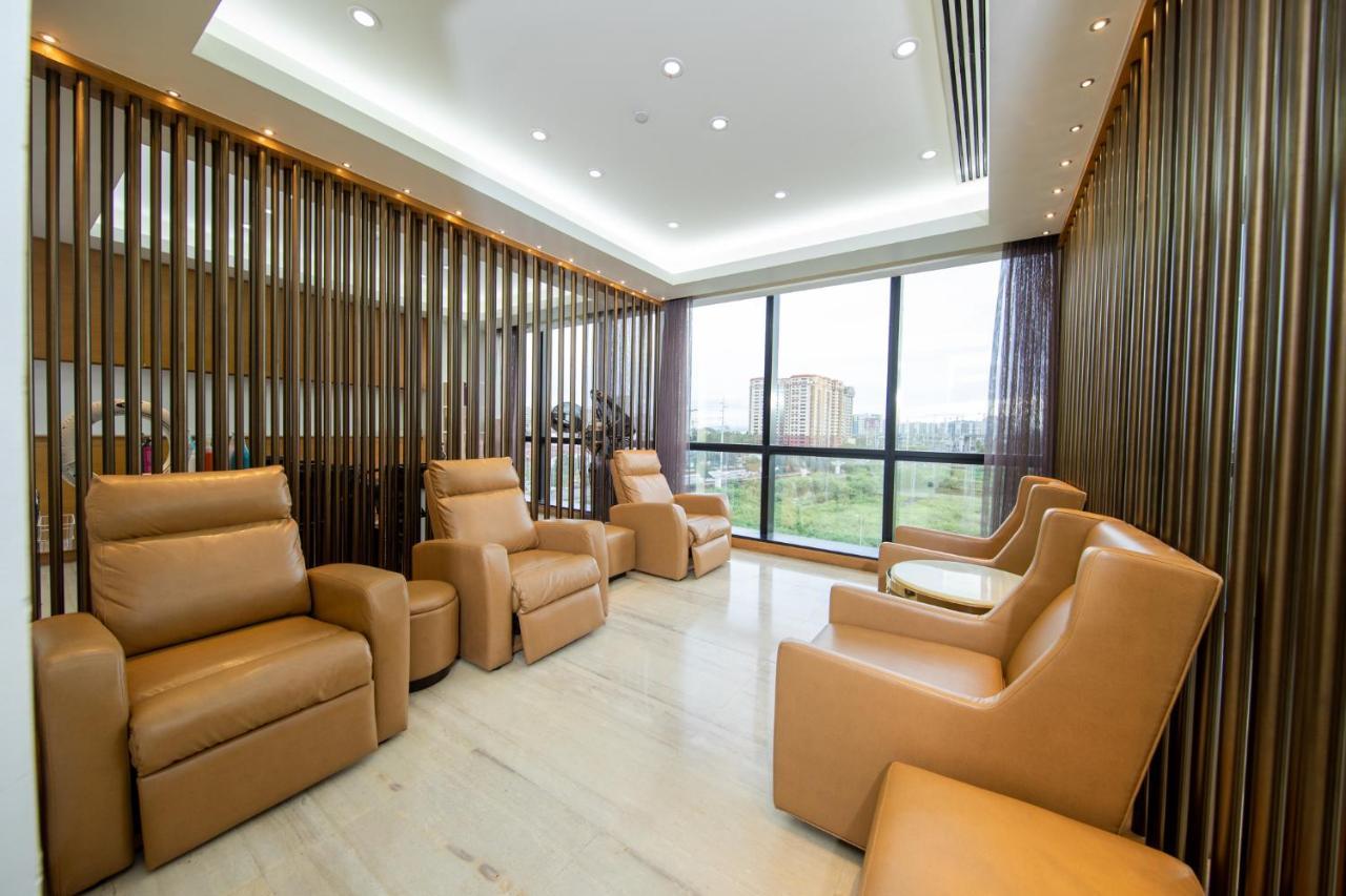 Hyatt Regency Manila City Of Dreams Paranaque City Exterior photo The VIP Lounge at Tan Son Nhat International Airport