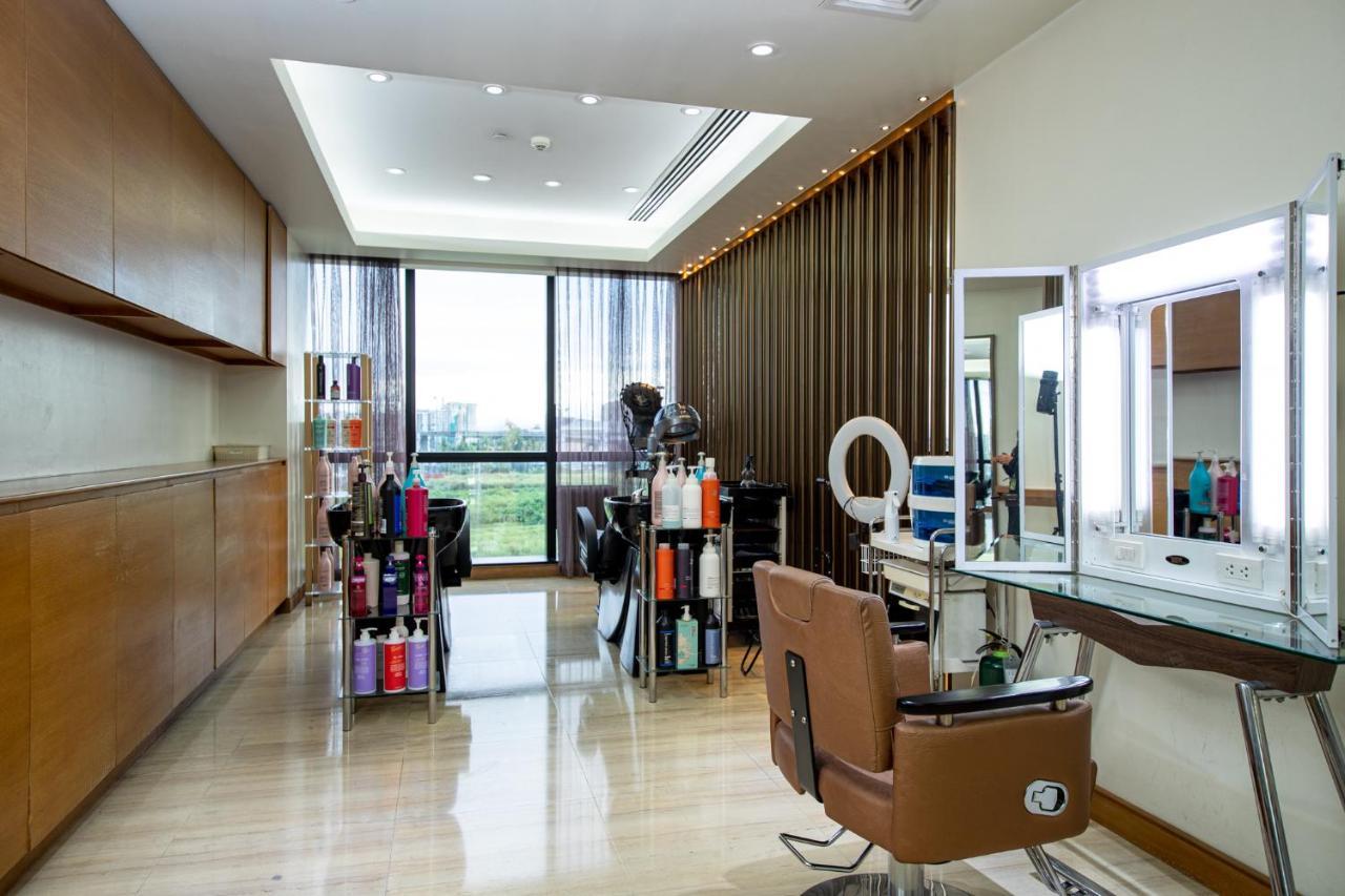 Hyatt Regency Manila City Of Dreams Paranaque City Exterior photo Salon de Bijou