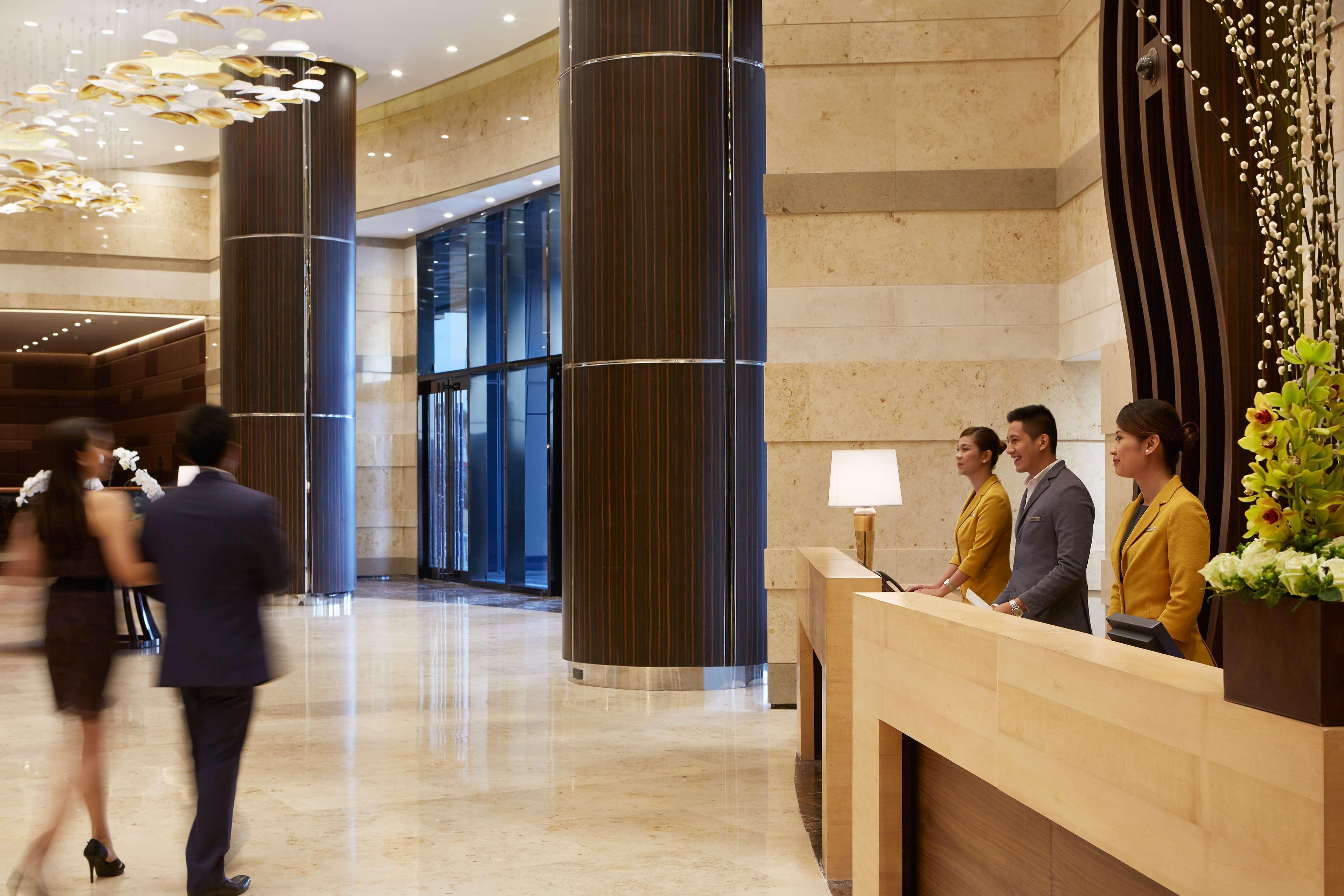 Hyatt Regency Manila City Of Dreams Paranaque City Exterior photo The lobby of the hotel