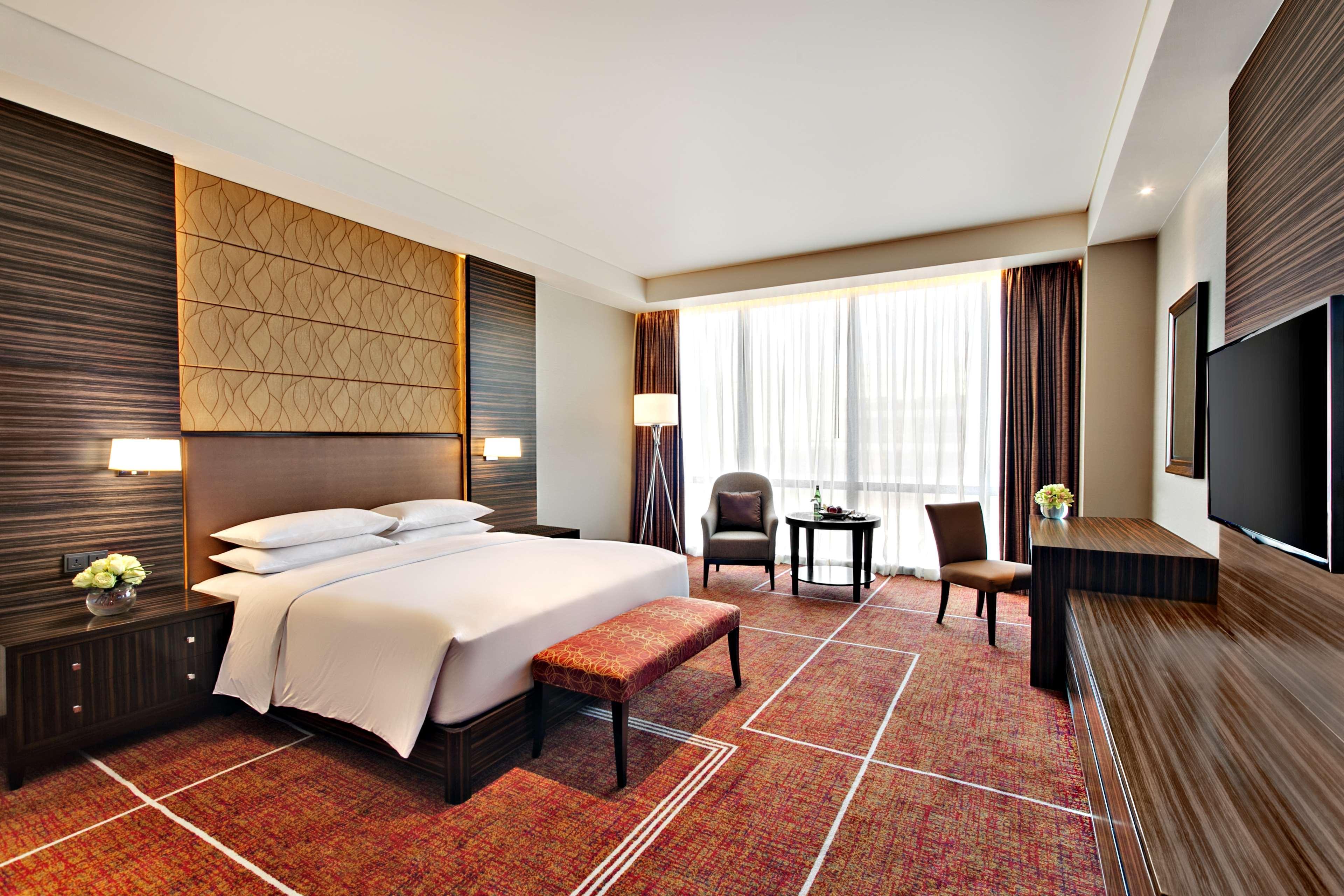 Hyatt Regency Manila City Of Dreams Paranaque City Exterior photo Deluxe Room