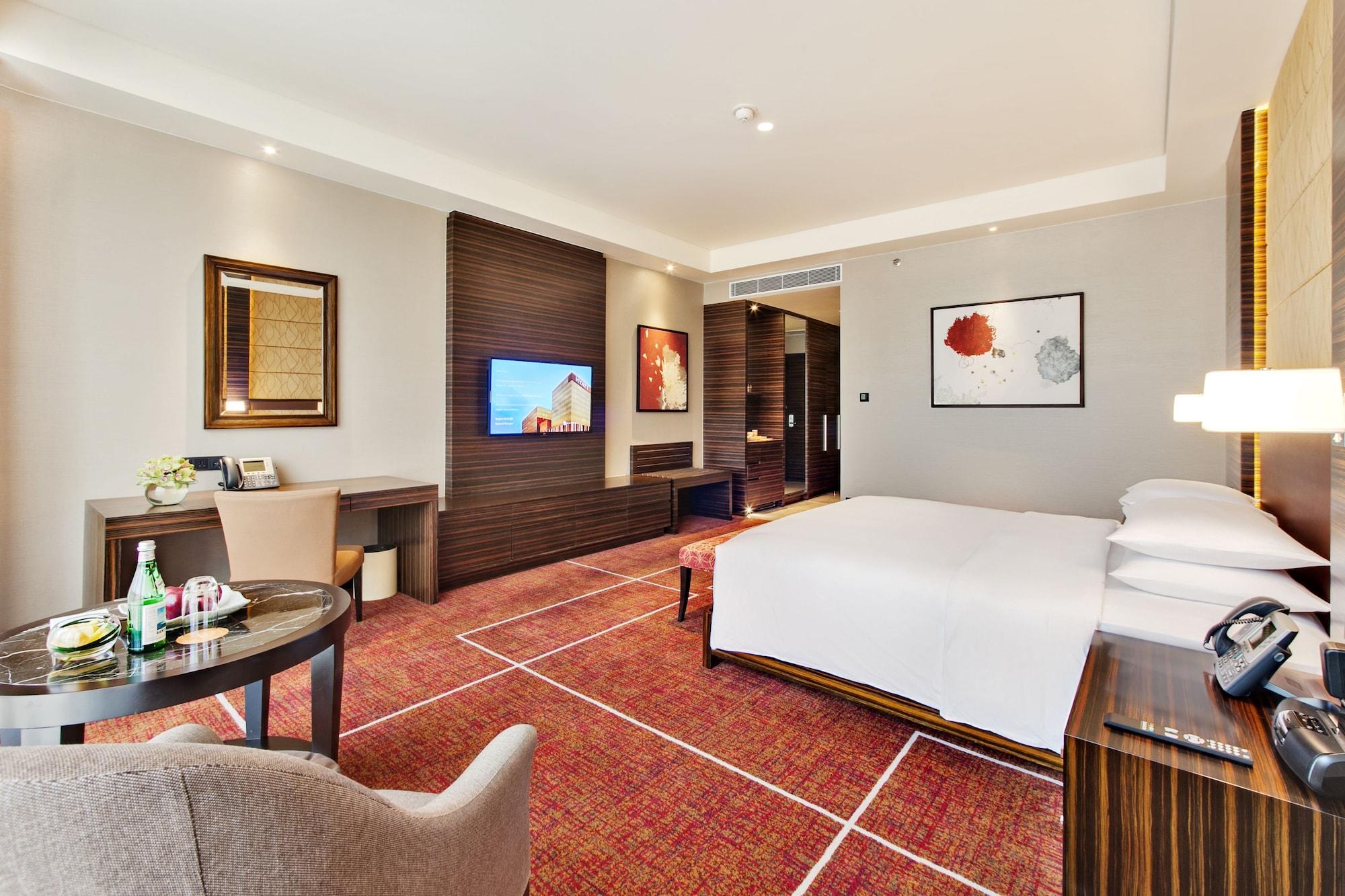Hyatt Regency Manila City Of Dreams Paranaque City Exterior photo Deluxe Room