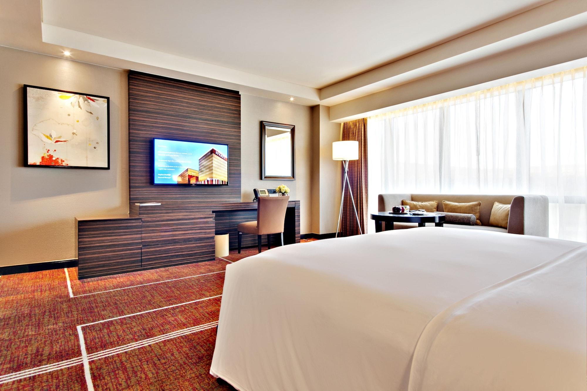 Hyatt Regency Manila City Of Dreams Paranaque City Exterior photo Deluxe Room