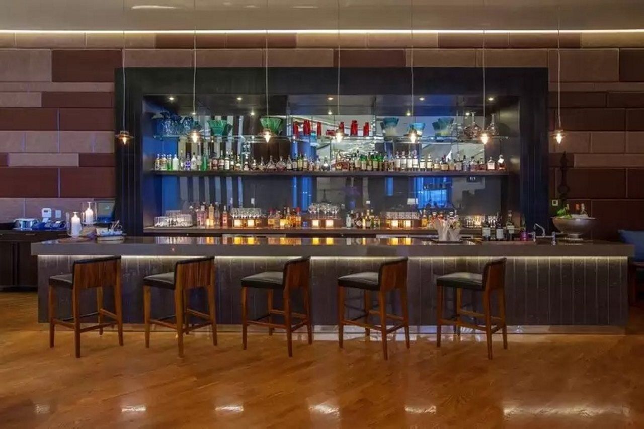 Hyatt Regency Manila City Of Dreams Paranaque City Exterior photo The bar at the lounge